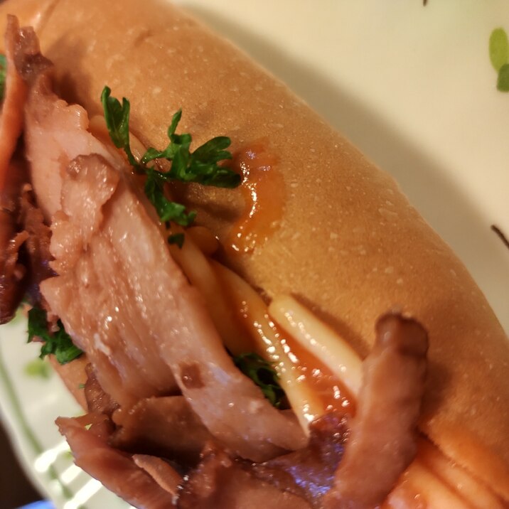 焼豚とナポリタンスパのホットドッグ